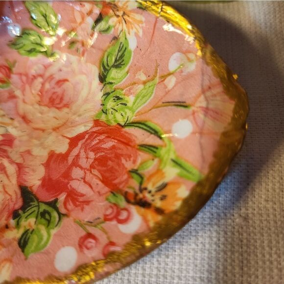 DECOUPAGE ROSES CLAM SHELL  - Picture 3 of 8
